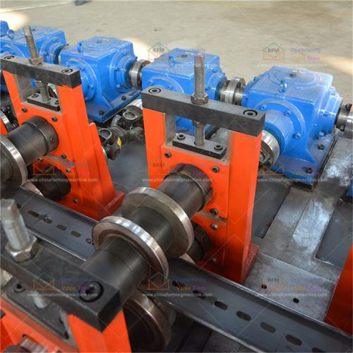 The industry's latest high-speed rolling punching Photovoltaic support frame roll forming machine