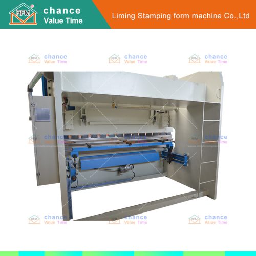 Hydraulic bending machine